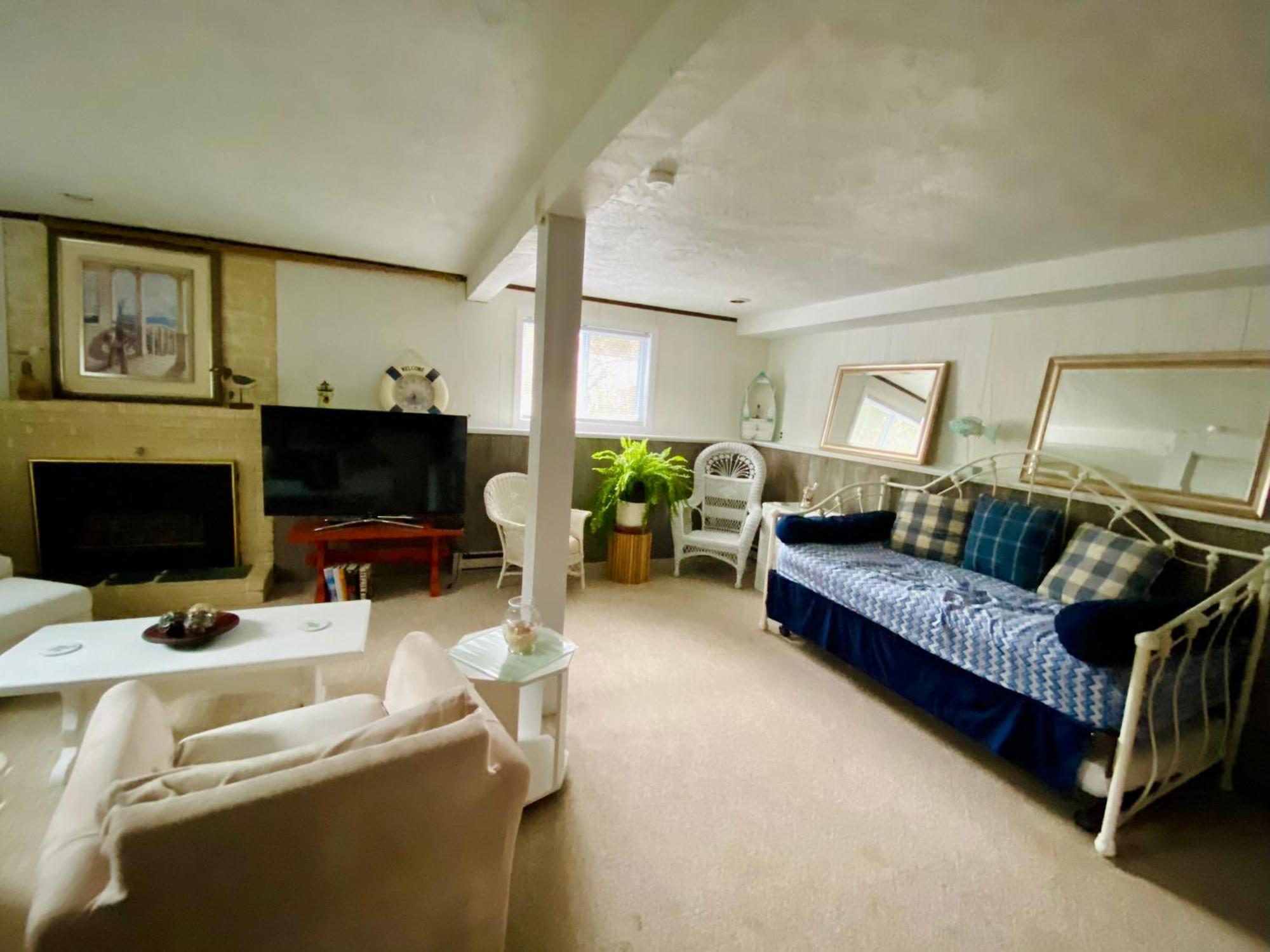 Clear Pond Getaway Apartment พลิมัท ภายนอก รูปภาพ
